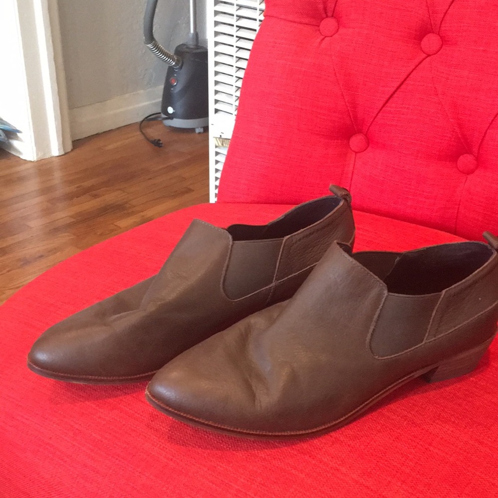 KELSI  DAGGER brown leather flats